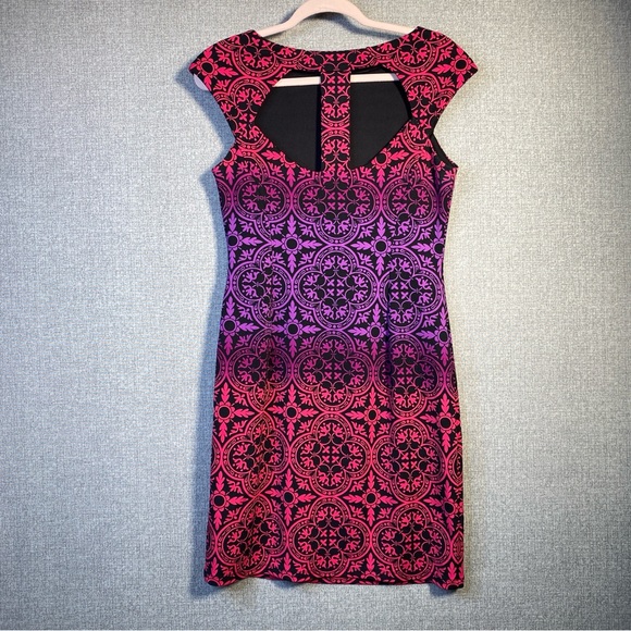 Maggy London Size 8 All-Over Print Open Back French Sleeve Stretch Mini Dress - Picture 5 of 5